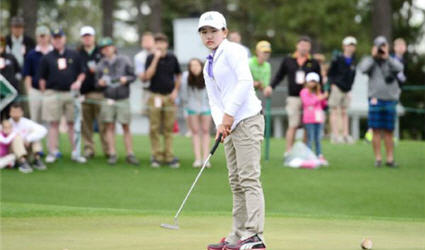 Cô bé 11 tuổi 'khuynh đảo' làng golf